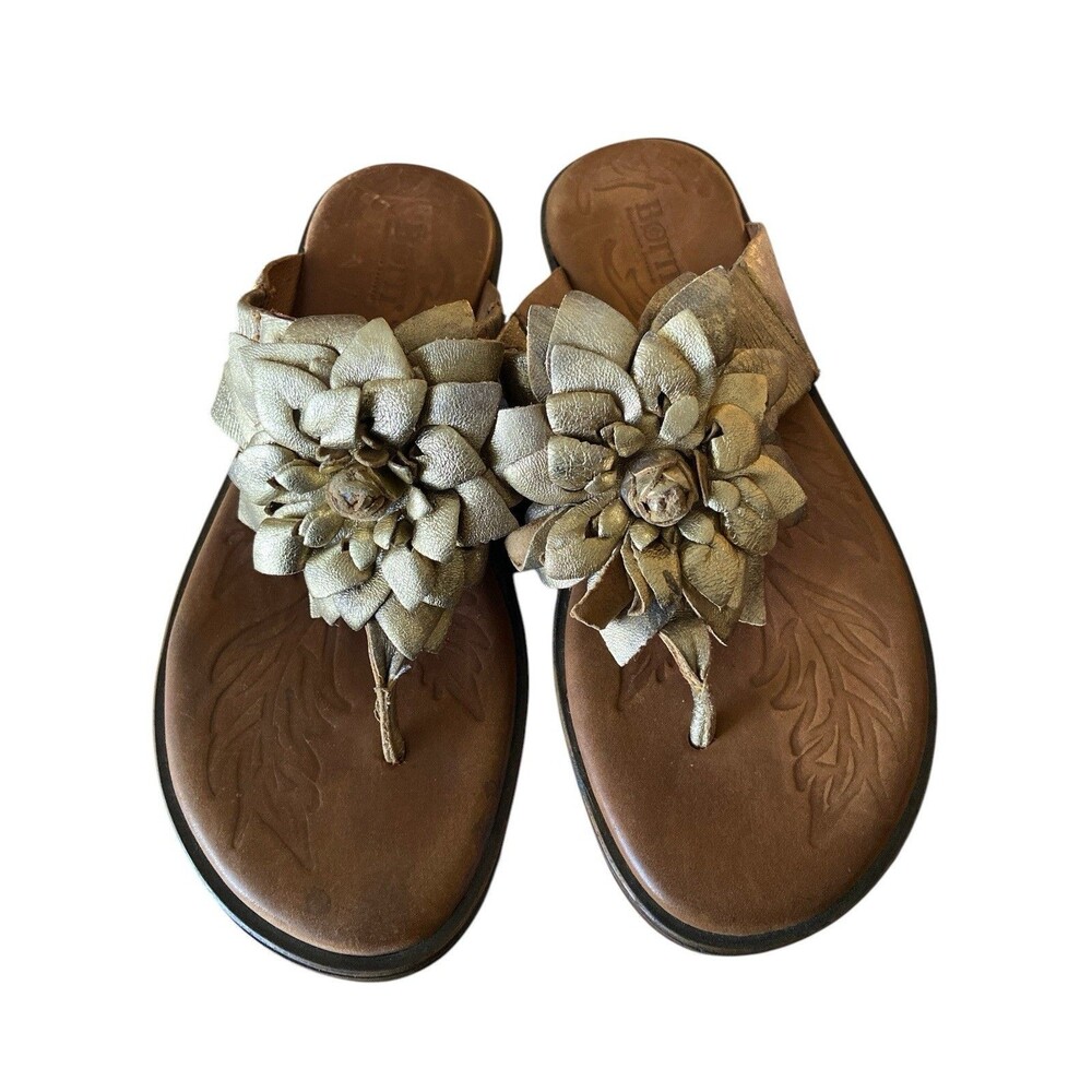 Leather Floral Thong Sandals in Metallic Gold